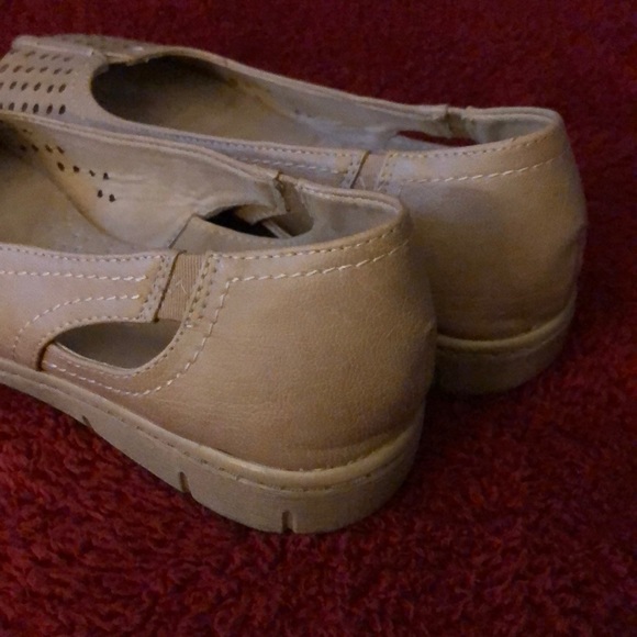 Shoes - Picture 2 of 3